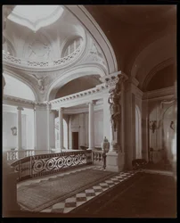 Das obere Treppenhaus in der Residenz der Gräfin De Ganay, Paris, ca. 1900